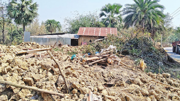 রাজশাহীতে জ্বালিয়ে-পুড়িয়ে-গুঁড়িয়ে দেয়া হলো ১১ বসতঘর