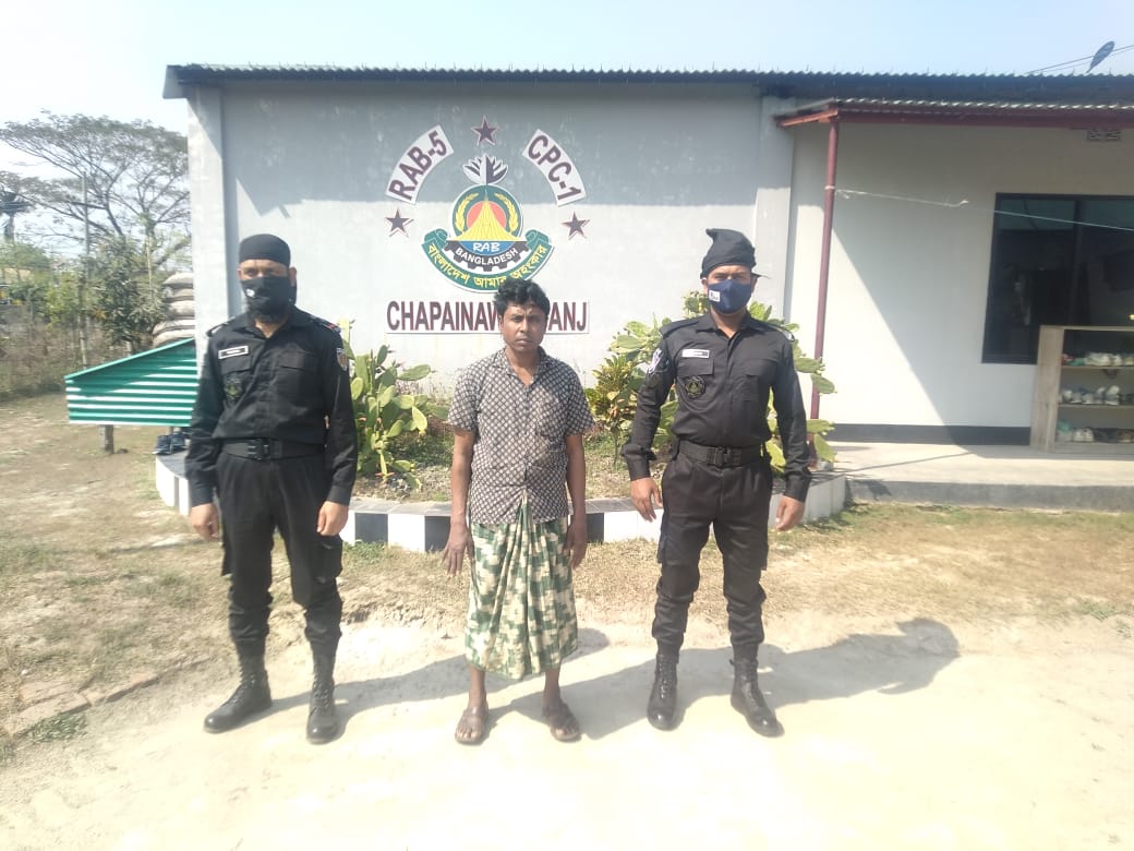 চাঁপাইনবাবগঞ্জে র‌্যাবের হাতে ফেন্সিডিলসহ আটক ১