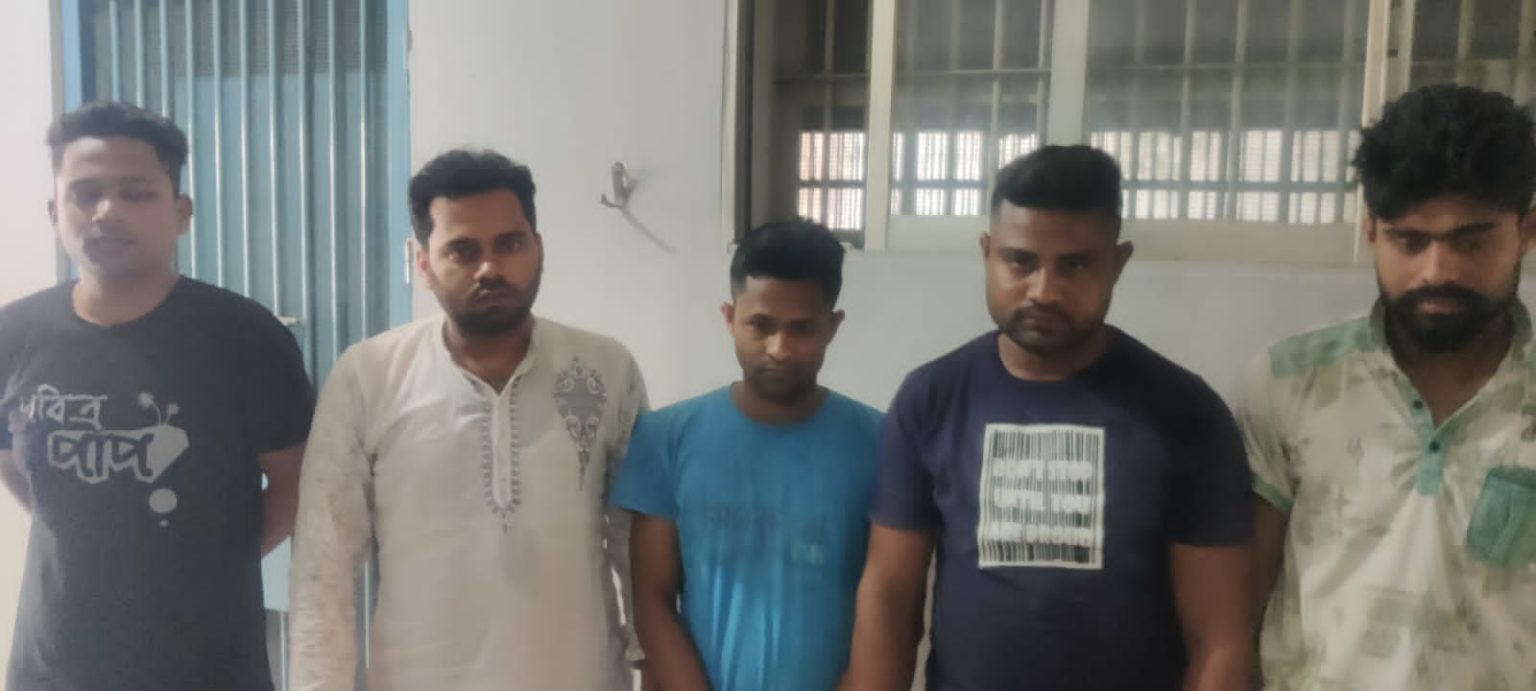 চাঁপাইনবাবগঞ্জের ইসলামপুরে গাঁজাসহ পুলিশের হাতে গ্রেপ্তার-৪