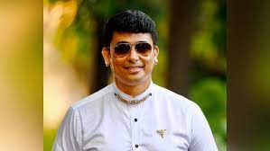 চেয়ারে বসে জায়েদ বললেন, ‘নতুন চেয়ার গিফট হিসেবে নিয়েছি’ জায়েদকে শুভেচ্ছা জানানোর ঢল