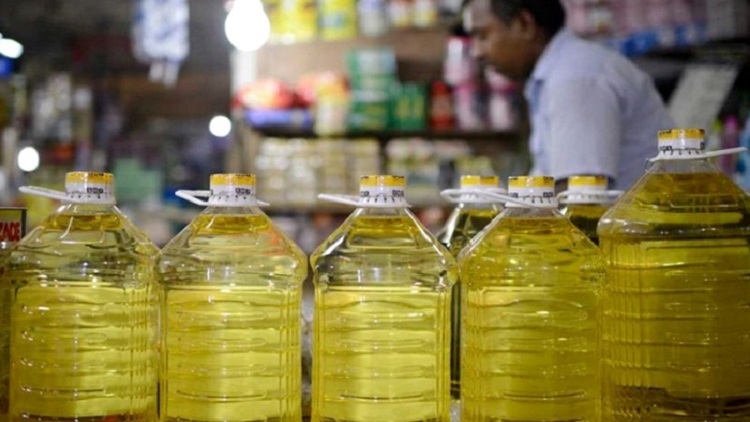 সয়াবিন তেলের ওপর ভ্যাট প্রত্যাহারের ঘোষণার পর বাজারে কমতে শুরু করেছে ভোজ্যতেলের দাম