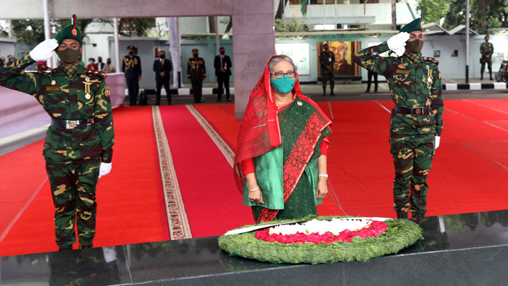 ৫১তম মহান স্বাধীনতা ও জাতীয় দিবস উপলক্ষ্যে বঙ্গবন্ধুর প্রতিকৃতিতে প্রধানমন্ত্রীর শ্রদ্ধা