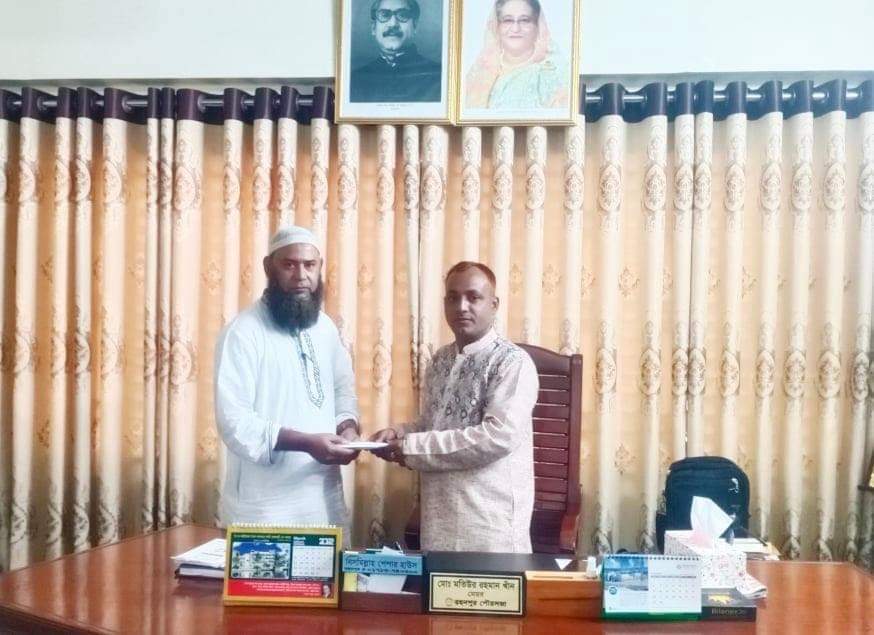 রহনপুর পৌরসভার কর্মকর্তা ও কর্মচারীদের বকেয়া বেতন পরিশোধ