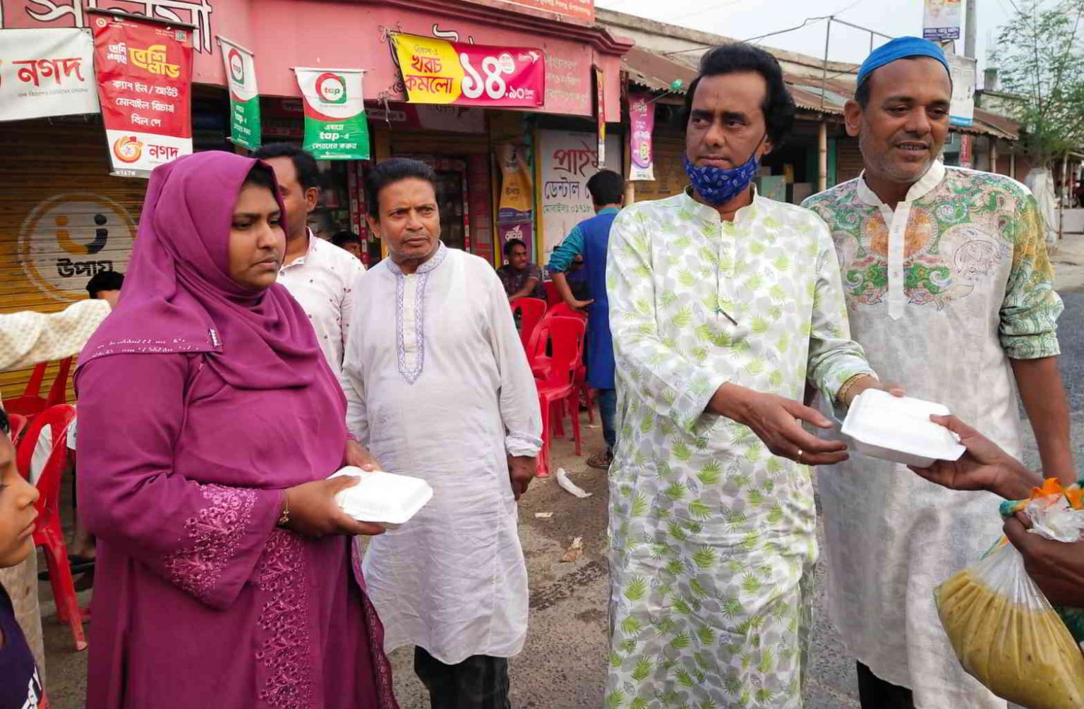 মেঘনা গ্রামীন অর্থনৈতিক যুব উন্নয়ন সংস্থার ১,০০০”প‍্যাকেট ইফতার বিতরন