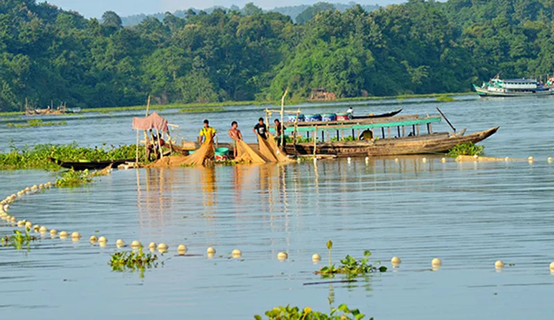 কাপ্তাই হ্রদে তিন মাসের জন্য মাছ শিকারে নিষেধাজ্ঞা
