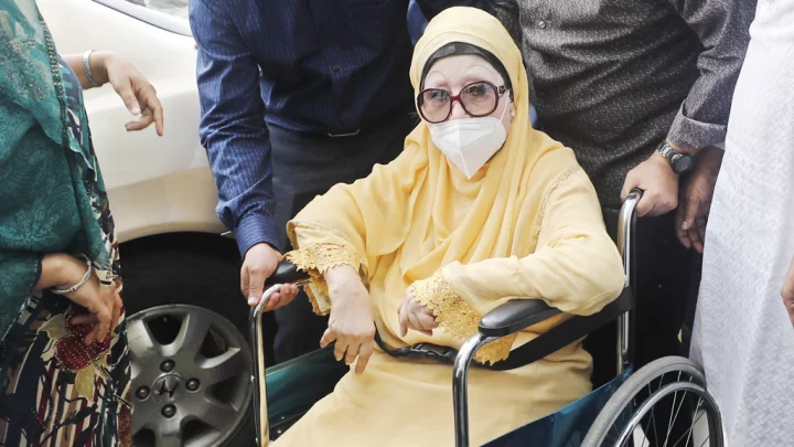 স্বাস্থ্য পরীক্ষা শেষে বাসায় ফিরেছেন বিএনপির চেয়ারপারসন খালেদা জিয়া