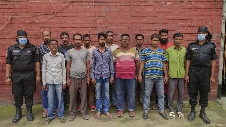 রাজধানীতে র‌্যাবের ছিনতাইবিরোধী অভিযান-আটক ৫৩