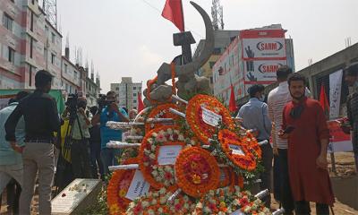 ফুলেল শ্রদ্ধায় রানা প্লাজায় নিহতদের স্মরণ,দুর্ঘটনার নয় বছর পূর্ণ হলেও ক্ষতিপূরণ নিশ্চিত করা হয়নি