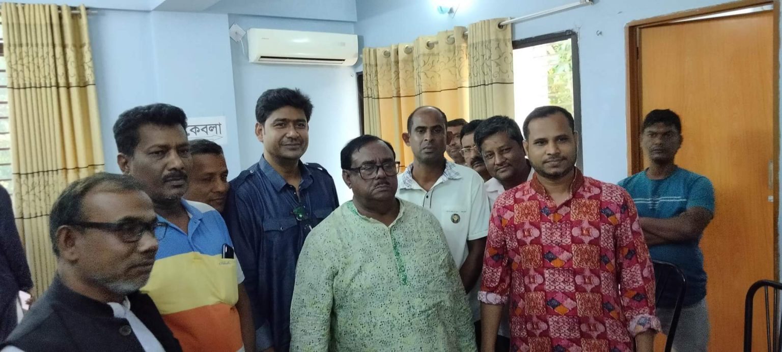 খাদ্যমন্ত্রীর সাথে রহনপুর রেলবন্দর বাস্তবায়ন পরিষদের নেতৃবৃন্দের সাক্ষাৎ