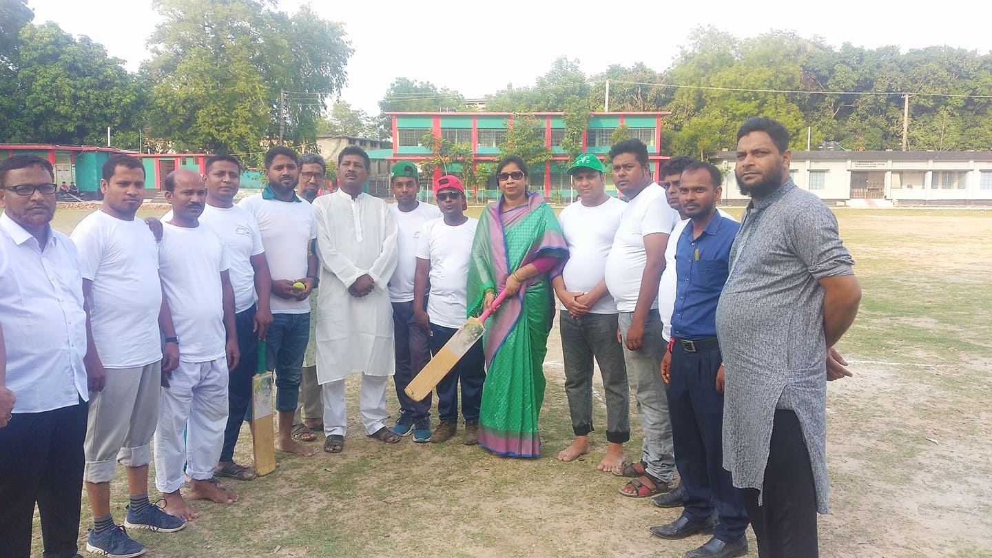রহনপুরে  সাংবাদিকদের প্রীতি ক্রিকেট ম্যাচ