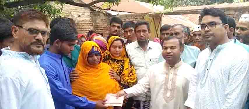 শিবগঞ্জে বজ্রপাতে নৌকাডুবির ২৪ ঘন্টা পর বাবা লাশ উদ্ধার :নিখোঁজ ছেলে