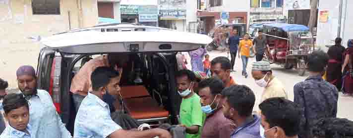 রানীনগর ইউএনও’র গাড়ির ধাক্কায় আহত-৩