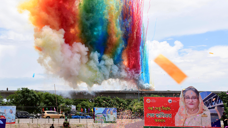 খুলে গেল আজ অবাধ সমৃদ্ধির দ্বার