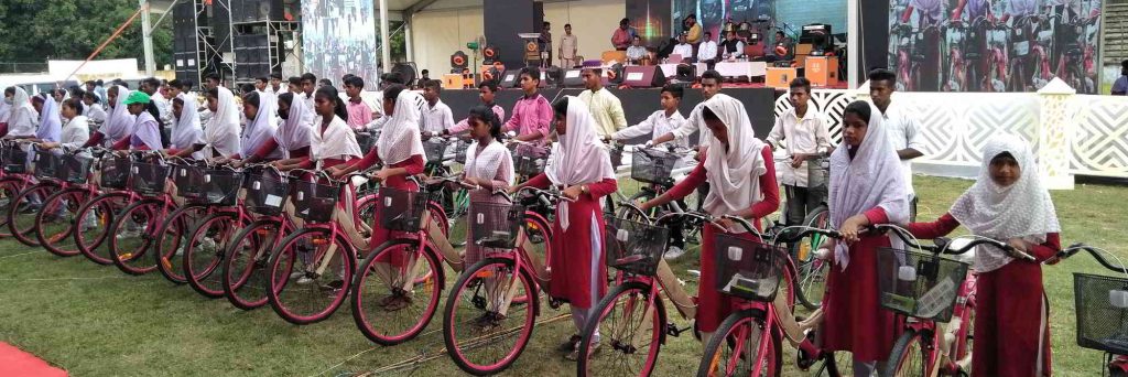 চাঁপাইনবাবগঞ্জে ক্ষুদ্র নৃগোষ্ঠীসহ ৭৫ শিক্ষার্থীর মধ্যে সাইকেল বিতরণ