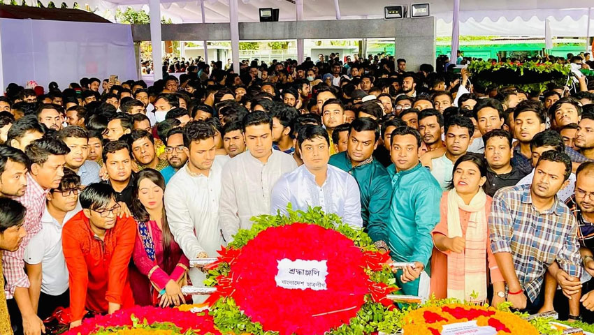 আওয়ামী লীগের ৭৩তম প্রতিষ্ঠাবার্ষিকী উপলক্ষ্যে বঙ্গবন্ধুর প্রতিকৃতিতে ছাত্রলীগের শ্রদ্ধা