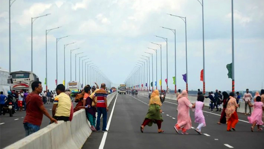 আজ থেকে কঠোরতা, পদ্মা সেতুতে নিয়ম ভাঙার প্রতিযোগিতা নিরাপত্তা-শৃঙ্খলায়