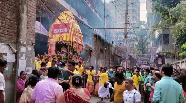 বিরাট সমারোহ সহযোগে বাংলাদেশের ঢাকায় পালিত হচ্ছে রথযাত্রা উৎসব