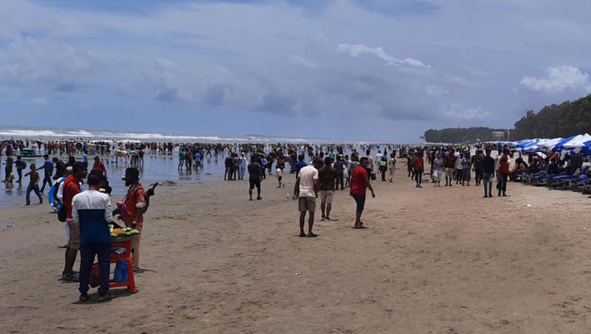 ঈদুল আজহার দিনে পর্যটক কম থাকলেও ঈদের দ্বিতীয় দিনে পর্যটকের সংখ্যা বেড়েছে কক্সবাজারে