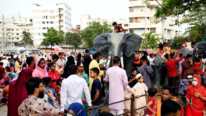 রাজধানীর অন্যতম দৃষ্টিনন্দন বিনোদনকেন্দ্র হাতিরঝিল যেন বিনোদন প্রেমিদের মিলনমেলা