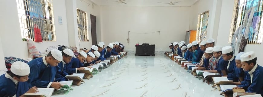 ভোলাহাটে বঙ্গবন্ধু ও ১৫ আগষ্টে শাহাদাত বরণকারীদের মাগফেরাত কামনায় কুরআন খতম