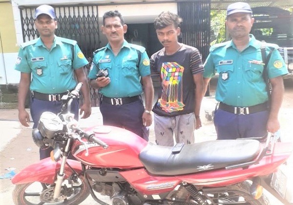 রাজশাহী মহানগরীতে চুরি হওয়া মোটরসাইকেল ও মোবাইল ফোন উদ্ধার; চোর গ্রেফতার
