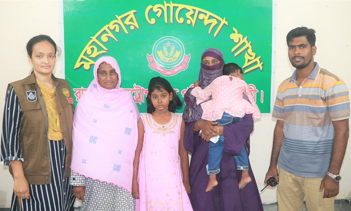 রাজশাহী মহানগরীতে হারানো দুই শিশুকে মায়ের কোলে ফিরিয়ে দিল আরএমপি ডিবি