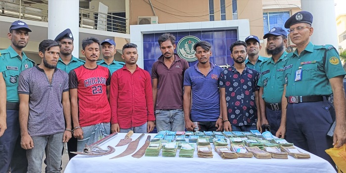 রাজশাহী মহানগরীতে সংঘবদ্ধ ডাকাত দলের ৬ সদস্য গ্রেফতার, লুন্ঠিত টাকা উদ্ধার; অ্যাম্বুলেন্স ও দেশীয় অস্ত্র জব্দ