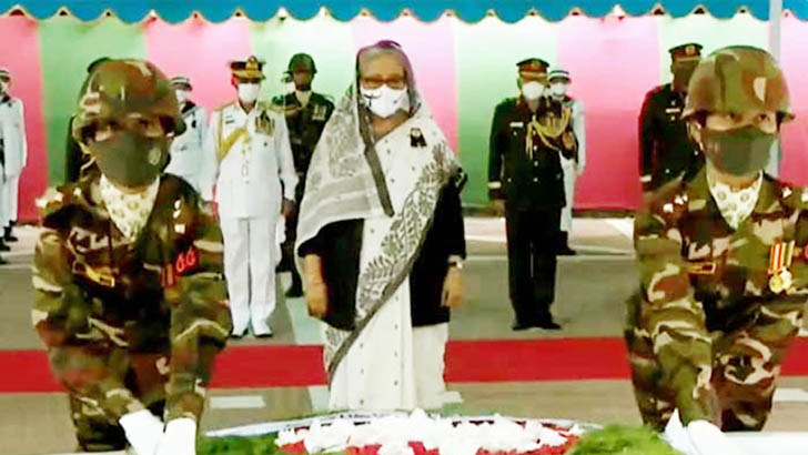 জাতীয় শোক দিবসে টুঙ্গিপাড়ায় বঙ্গবন্ধুর সমাধিতে প্রধানমন্ত্রীর শ্রদ্ধা