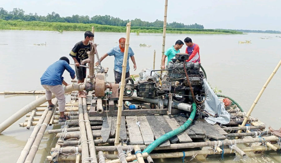 টাঙ্গাইলে তিনটি অবৈধ ড্রেজার ধ্বংস
