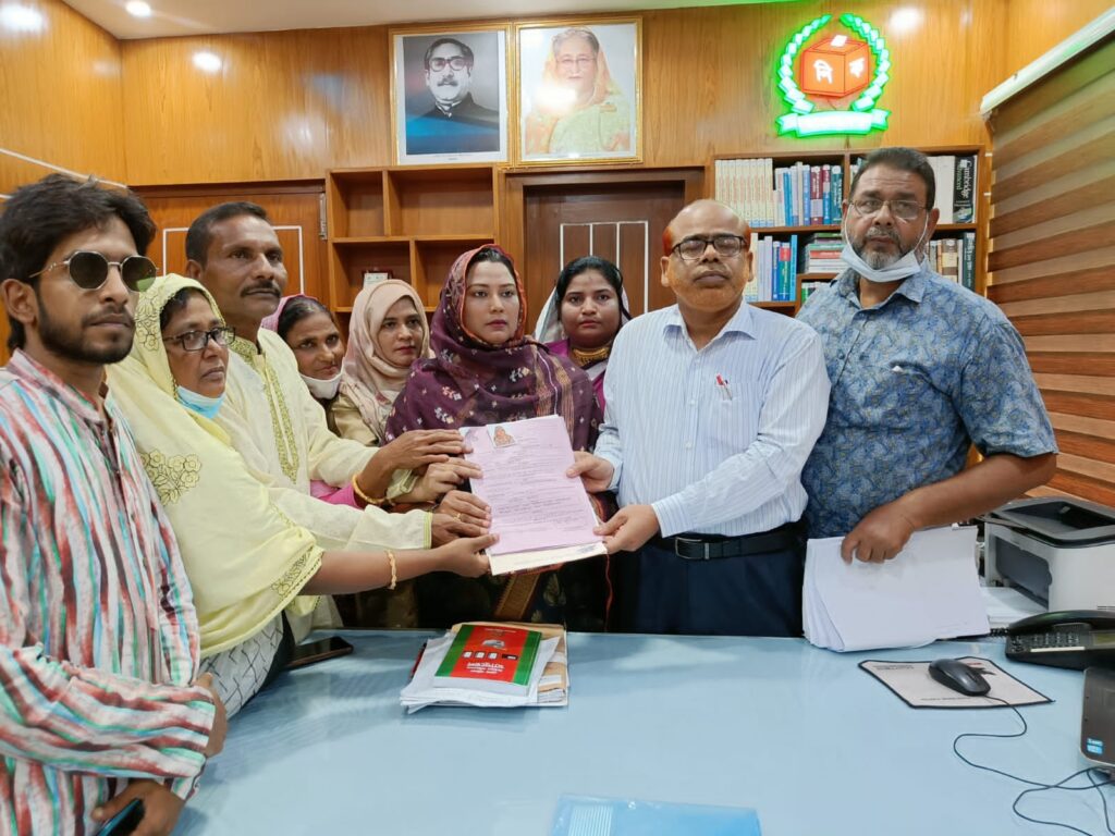 চাঁপাইনবাবগঞ্জ জেলা পরিষদ নির্বাচনে মনোনয়নপত্র জমা দিলেন সারা