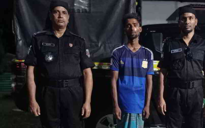 চাঁপাইনবাবগঞ্জে অস্ত্রসহ গ্রেফতার এক