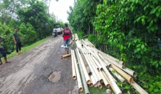 বাগেরহাট রামপালে অবৈধভাবে বালু উত্তোলন বন্ধে অভিযান