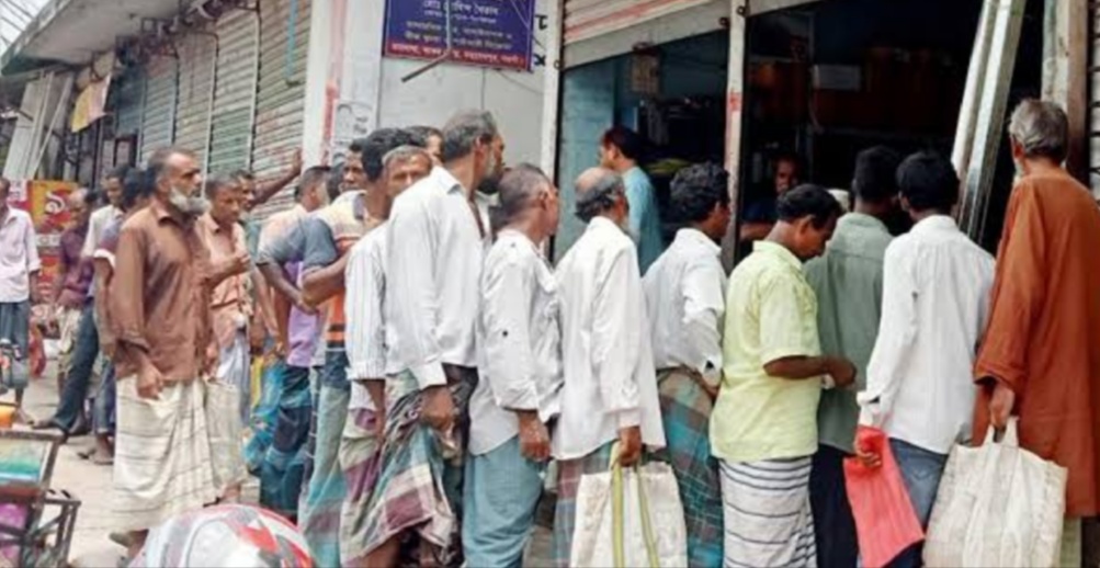 গোমস্তাপুরে সারের কোন সংকট নেই ; সুষ্ঠু ভাবে কৃষক পাচ্ছেন সার
