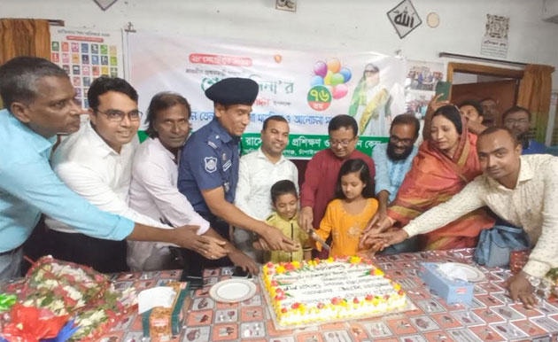 শিবগঞ্জে প্রধানমন্ত্রীর ৭৬তম জন্মদিন পালন