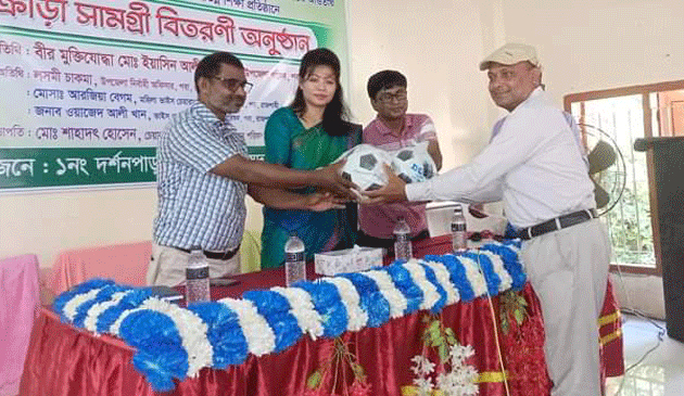 দর্শনপাড়ায় উন্নয়নমূলক কাজ পরিদর্শন করলেন নির্বাহী কর্মকর্তা লসমী চাকমা