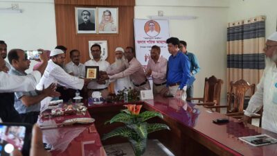 স্কুল,কলেজ, মাদ্রাসা শিক্ষক সমিতির পক্ষ থেকে ইউএনও শরিফ আহম্মেদকে বিদায় সম্বর্ধনা প্রদান-দৈনিক বাংলার নিউজ