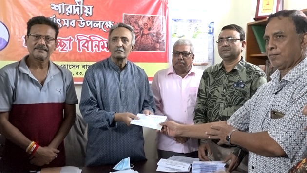 দূর্গা পূজা উপলক্ষে রাজশাহীতে এমপি বাদশার আর্থিক অনুদান