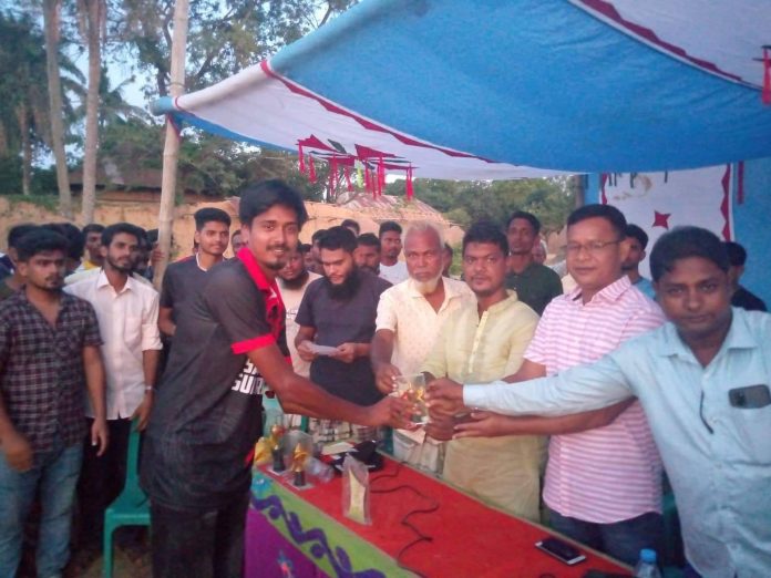 সাপাহার-পোরশা জিরো পয়েন্টে স্বাধীনতা কাপ ক্রিকেট টুর্নামেন্ট ফাইনাল খেলা অনুষ্ঠিত