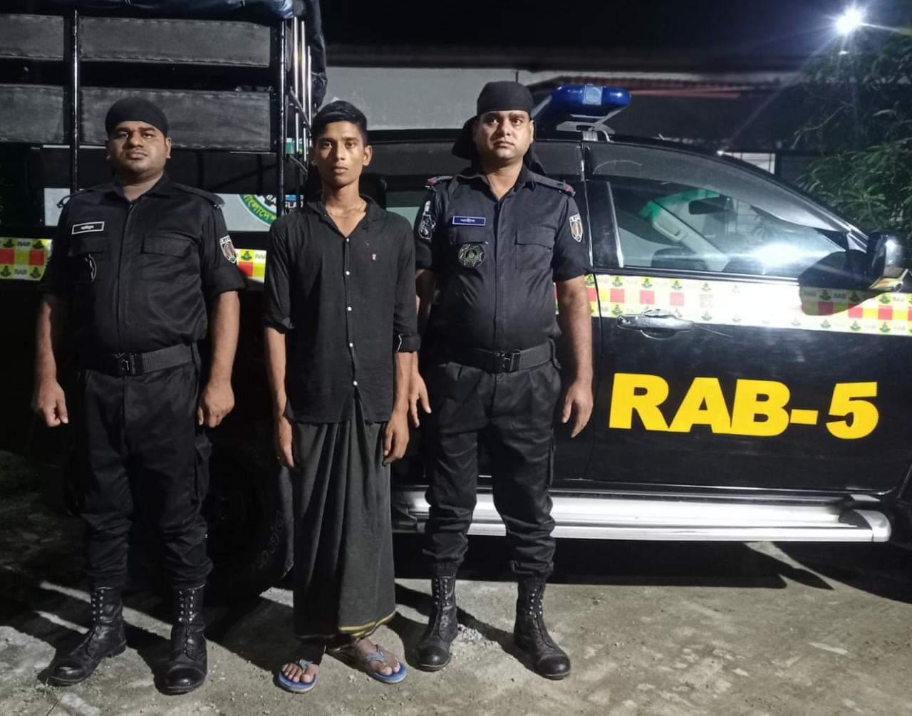 চাঁপাইনবাবগঞ্জে বিদেশী মদসহ আটক এক