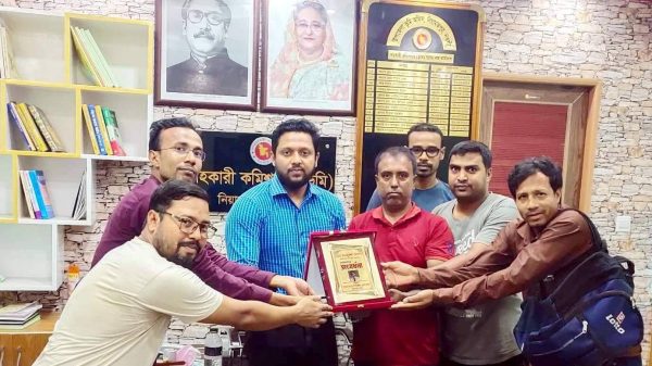 নিয়ামতপুরে উপজেলা প্রেসক্লাবের পক্ষ হতে সহকারী কমিশনারকে বিদায় সংবর্ধনা