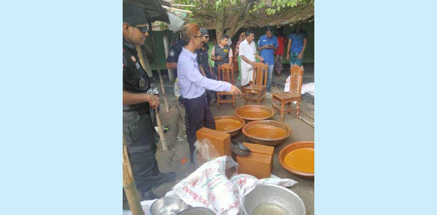 বাঘায় ভেজাল গুড় তৈরির কারখানায় র‌্যাবের অভিযান