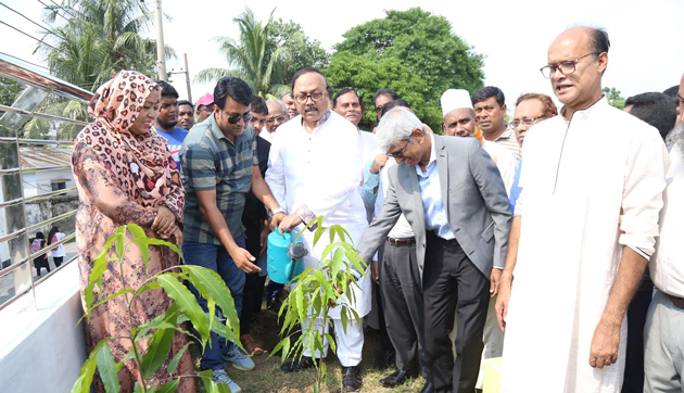 লংকাবাংলা ফাইন্যান্স লিমিটেড উদ্যোগে শেখ রাসেল শিশু পার্কে বৃক্ষরোপণ কর্মসূচি