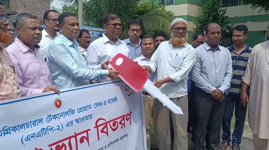 চাঁপাইনবাবগঞ্জে মৎসচাষীদের মাঝে পিকআপ ভ্য ান ও মতবিনিময় সভা
