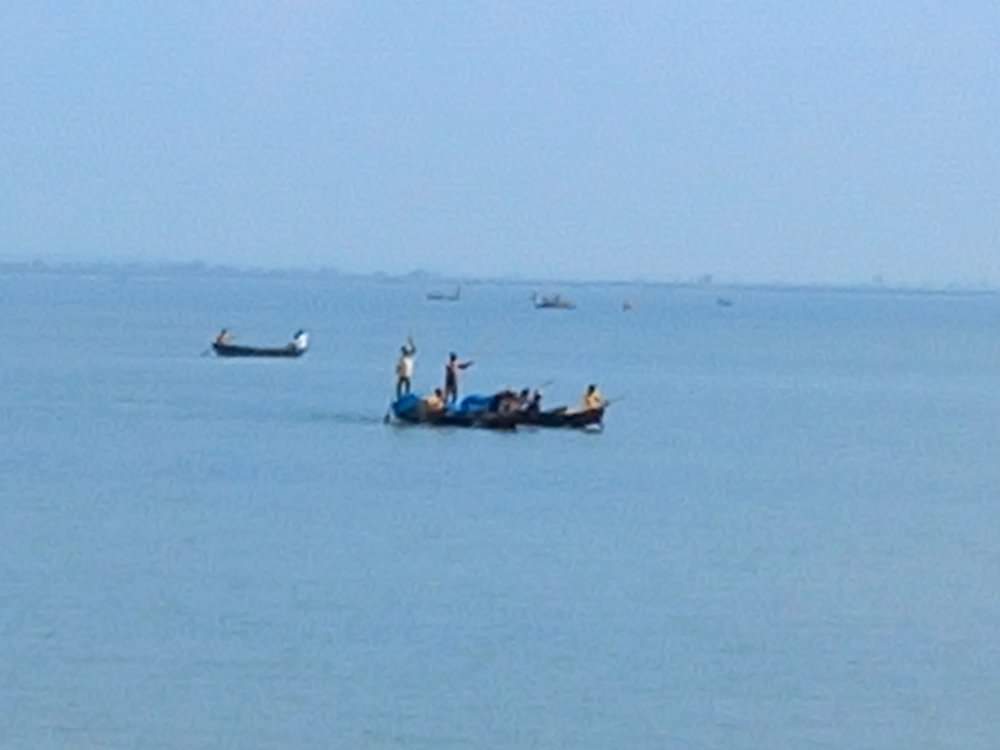 গোমস্তাপুরে জেলেদের বিরুদ্ধে ইজারা নেয়া বিল দখলের অভিযোগ