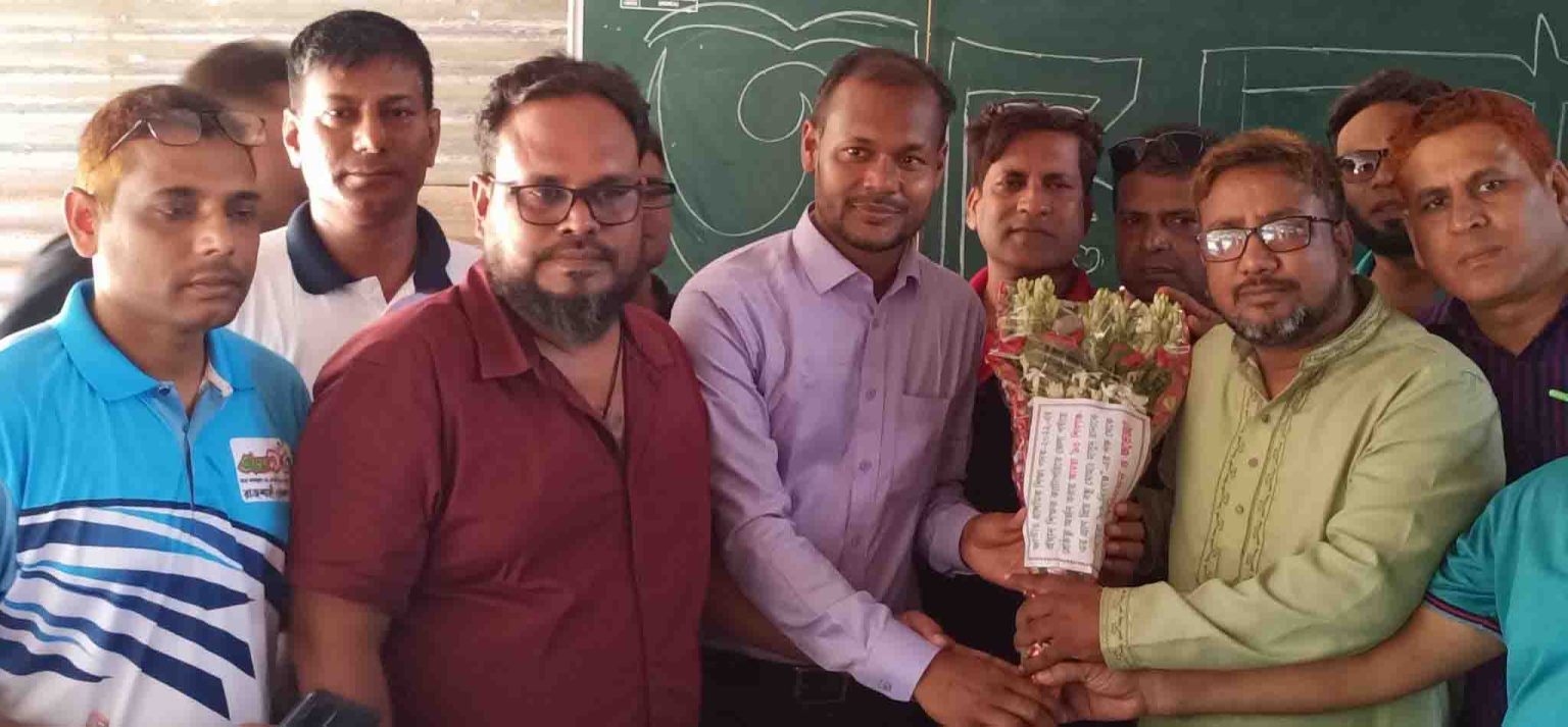 আমরা ৯৩, শিবগঞ্জ এর উদ্যোগে জেলার শ্রেষ্ঠ ২ শিক্ষক কে সংবর্ধণা