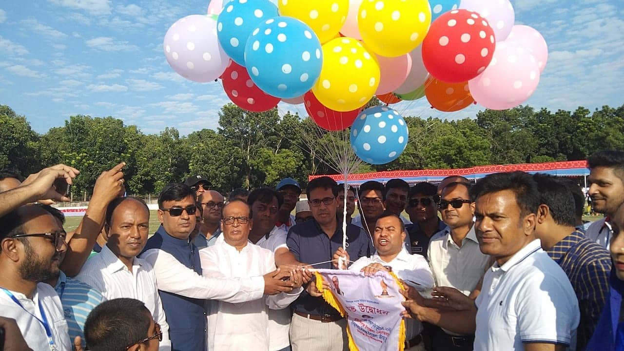 চাঁপাইনবাবগঞ্জে বঙ্গবন্ধু আন্তঃজেলা গোল্ডকাপ ফুটবল টুর্নামেন্টের উদ্বোধন