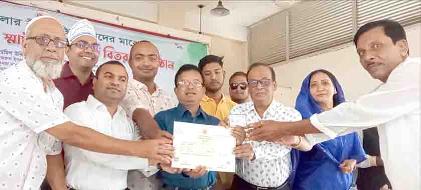 শিবগঞ্জে বীরমুক্তিযোদ্ধাদের মাঝে ডিজিটাল সনদ-স্মার্ট আইডি কার্ড বিতরণ