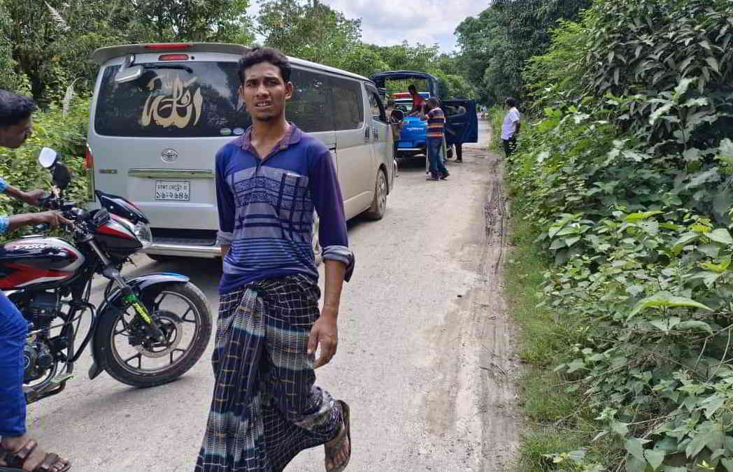 গোমস্তাপুরে এক রাতে ২ সড়কে ৩ ডাকাতি।। ডাকাতের হামলায় নিহত -১