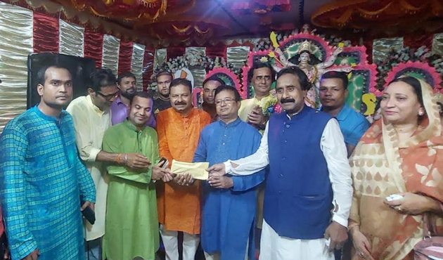 শিবগঞ্জে পূজামন্ডপ পরিদর্শন-আর্থিক সহায়তা প্রদান