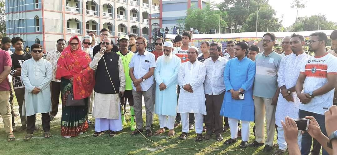 চাঁপাইনবাবগঞ্জে মাদকবিরোধী ফুটবল টুর্নামেন্টের উদ্বোধন